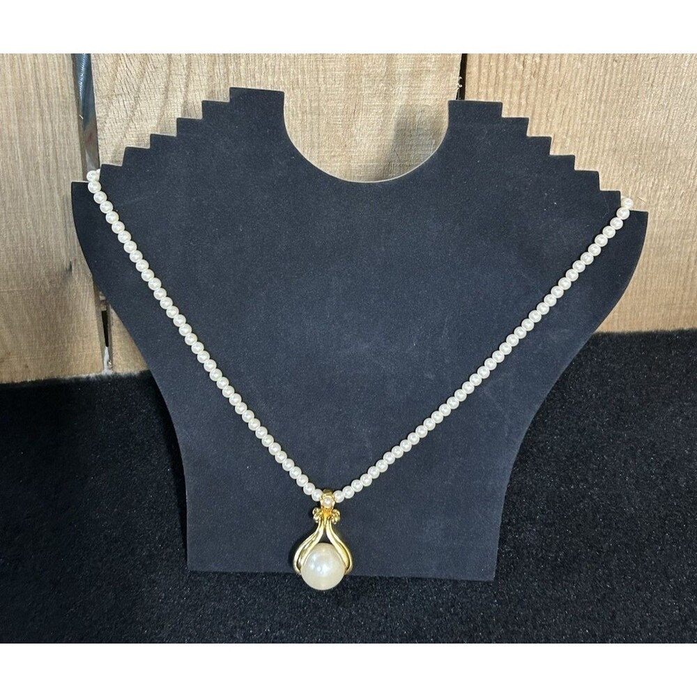 Vintage Signed Avon Gold Tone And Faux Pearl Necklace 31" With Pendant J-289